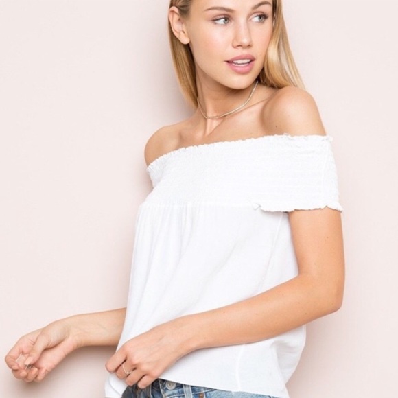 Brandy Melville Tops - 🌻2/$20 Brandy Melville White Seymour Smock Top